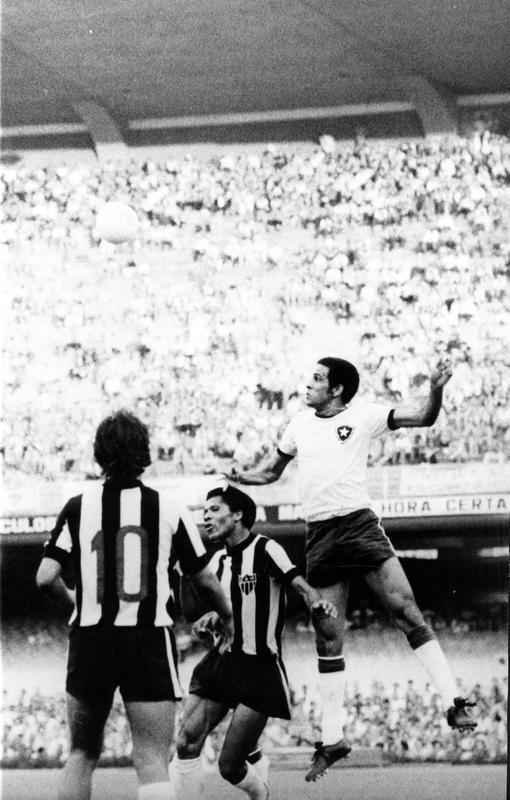 Atltico conquistou ttulo do Brasileiro de 1971 com vitria por 1 a 0 sobre o Botafogo no Maracan, no Rio de Janeiro. Dario marcou o gol da vitria de cabea depois do cruzamento de Humberto Ramos. Depois do apito final, houve muita festa de Tel Santana e de seus comandados no gramado