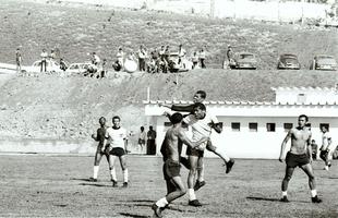 Jogadores do Galo são observados por torcedores enquanto treinam em 1971