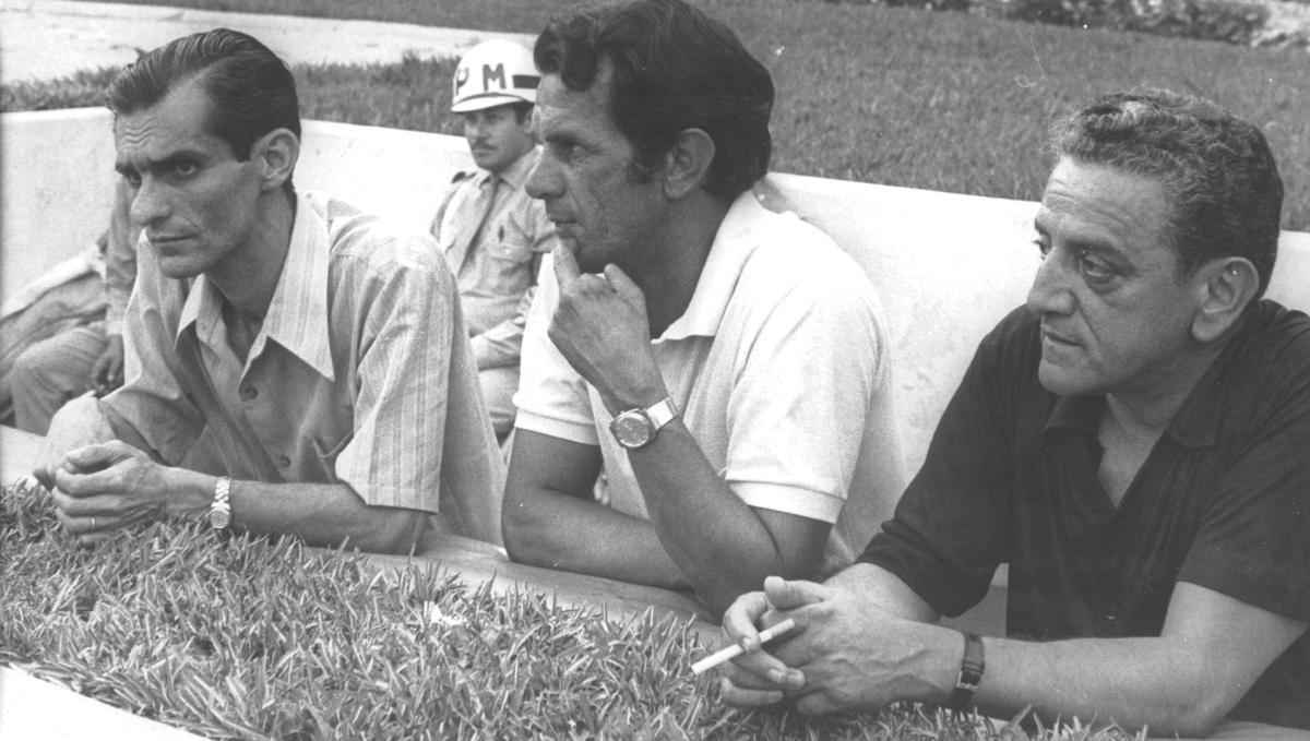 Momentos de Telê Santana na conquista do Brasileiro de 1971 pelo Atlético. No banco contra o São Paulo, pelo triangular final. Galo venceu por 1 a 0 no Mineirão, gol de Oldair