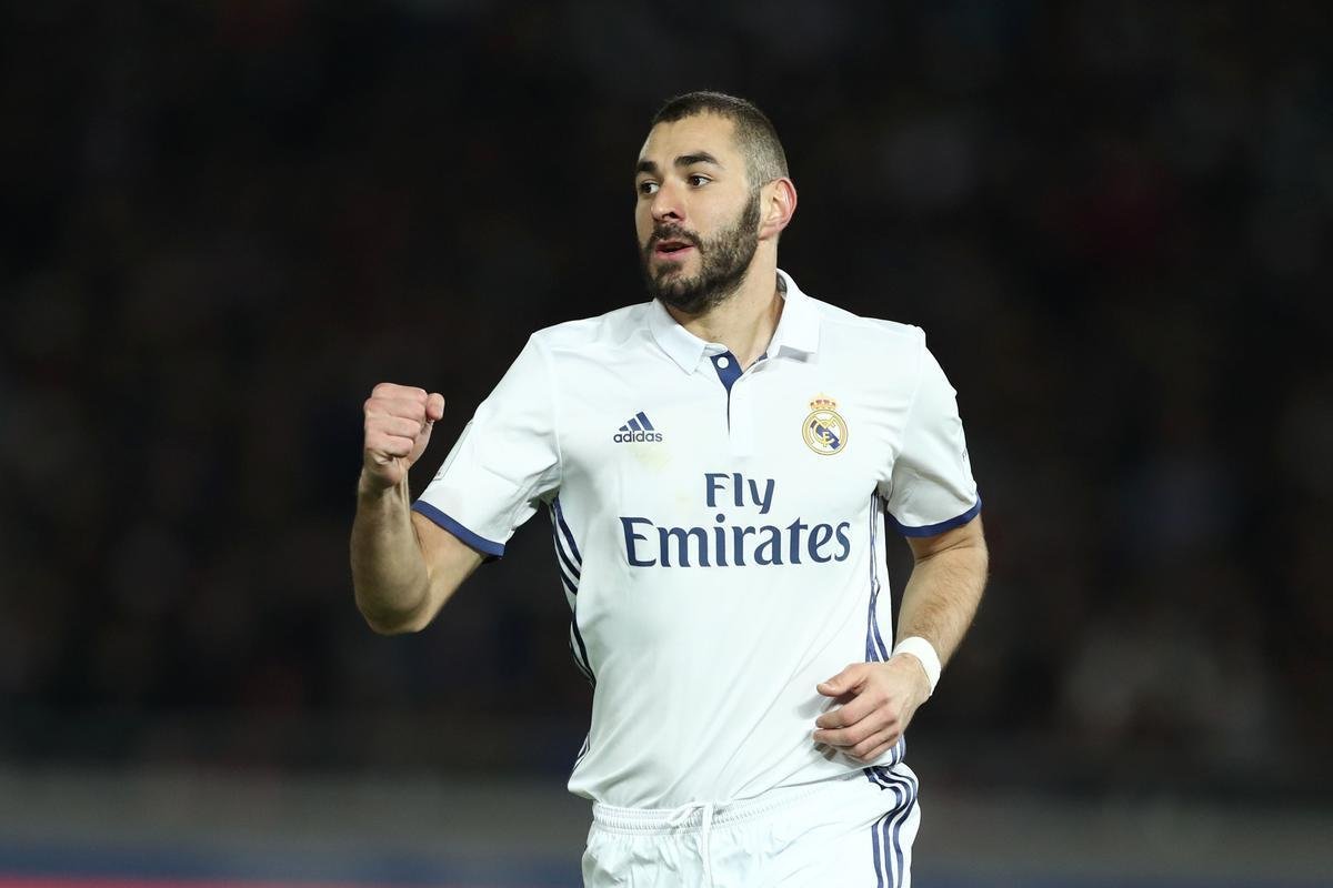 Em jogo com muitas reviravoltas, Real Madrid teve dificuldades, mas confirmou ttulo mundial. Benzema colocou espanhis na frente. Shibasaki e  Shibasaki viraram para o Kashima. Mas Cristiano Ronaldo fez trs gols, dois na prorrogao, e levou mais uma conquista para Madri