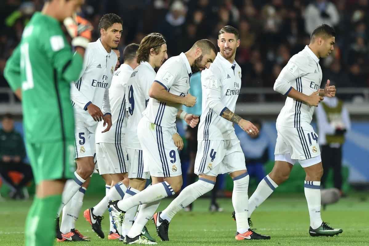 Em jogo com muitas reviravoltas, Real Madrid teve dificuldades, mas confirmou ttulo mundial. Benzema colocou espanhis na frente. Shibasaki e  Shibasaki viraram para o Kashima. Mas Cristiano Ronaldo fez trs gols, dois na prorrogao, e levou mais uma conquista para Madri