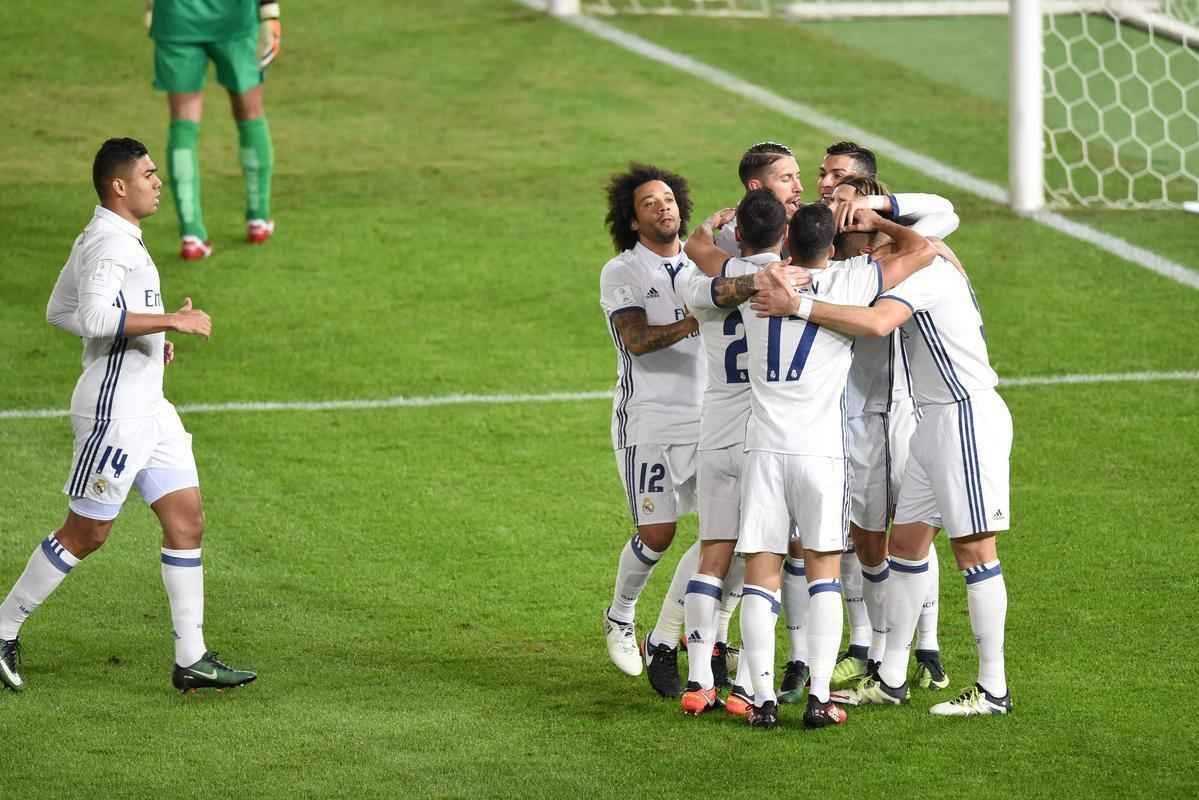 Em jogo com muitas reviravoltas, Real Madrid teve dificuldades, mas confirmou ttulo mundial. Benzema colocou espanhis na frente. Shibasaki e  Shibasaki viraram para o Kashima. Mas Cristiano Ronaldo fez trs gols, dois na prorrogao, e levou mais uma conquista para Madri