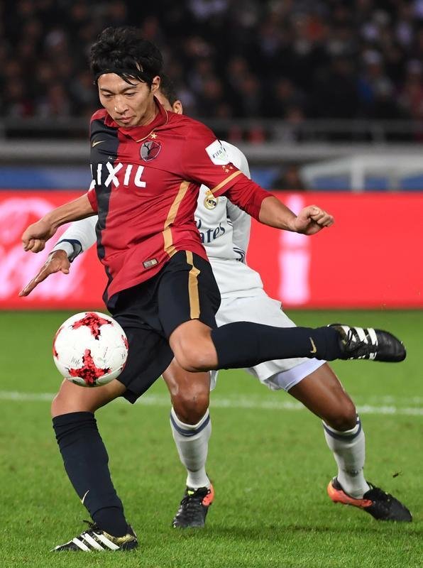 Em jogo com muitas reviravoltas, Real Madrid teve dificuldades, mas confirmou ttulo mundial. Benzema colocou espanhis na frente. Shibasaki e  Shibasaki viraram para o Kashima. Mas Cristiano Ronaldo fez trs gols, dois na prorrogao, e levou mais uma conquista para Madri