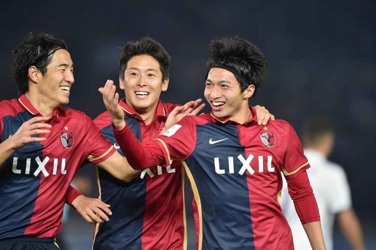 Em jogo com muitas reviravoltas, Real Madrid teve dificuldades, mas confirmou ttulo mundial. Benzema colocou espanhis na frente. Shibasaki e  Shibasaki viraram para o Kashima. Mas Cristiano Ronaldo fez trs gols, dois na prorrogao, e levou mais uma conquista para Madri