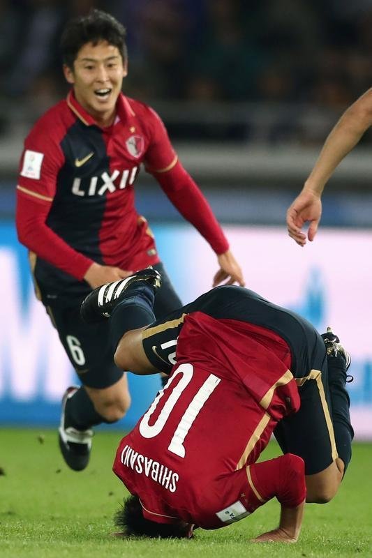 Em jogo com muitas reviravoltas, Real Madrid teve dificuldades, mas confirmou ttulo mundial. Benzema colocou espanhis na frente. Shibasaki e  Shibasaki viraram para o Kashima. Mas Cristiano Ronaldo fez trs gols, dois na prorrogao, e levou mais uma conquista para Madri