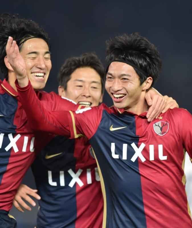 Em jogo com muitas reviravoltas, Real Madrid teve dificuldades, mas confirmou ttulo mundial. Benzema colocou espanhis na frente. Shibasaki e  Shibasaki viraram para o Kashima. Mas Cristiano Ronaldo fez trs gols, dois na prorrogao, e levou mais uma conquista para Madri