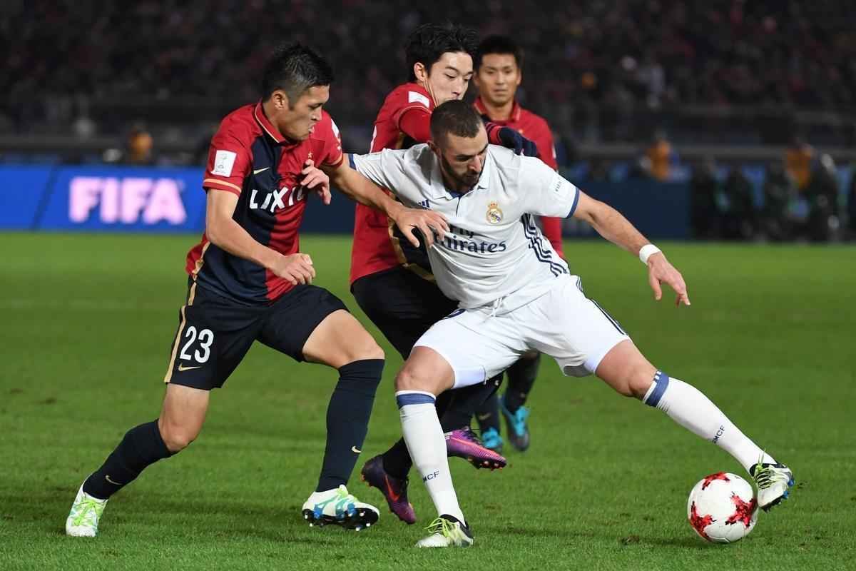 Em jogo com muitas reviravoltas, Real Madrid teve dificuldades, mas confirmou ttulo mundial. Benzema colocou espanhis na frente. Shibasaki e  Shibasaki viraram para o Kashima. Mas Cristiano Ronaldo fez trs gols, dois na prorrogao, e levou mais uma conquista para Madri