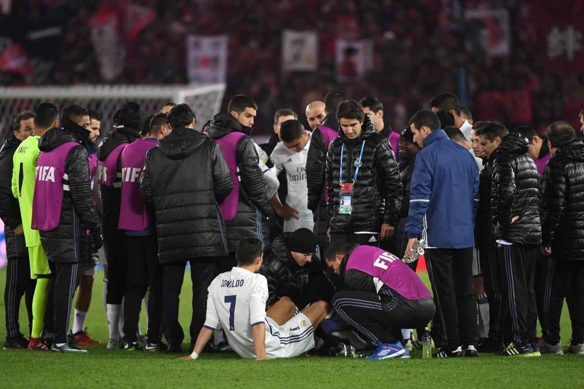 Em jogo com muitas reviravoltas, Real Madrid teve dificuldades, mas confirmou ttulo mundial. Benzema colocou espanhis na frente. Shibasaki e  Shibasaki viraram para o Kashima. Mas Cristiano Ronaldo fez trs gols, dois na prorrogao, e levou mais uma conquista para Madri