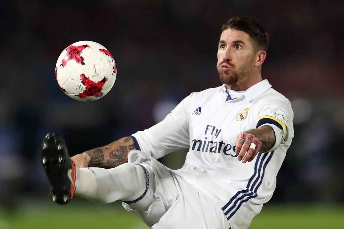 Em jogo com muitas reviravoltas, Real Madrid teve dificuldades, mas confirmou ttulo mundial. Benzema colocou espanhis na frente. Shibasaki e  Shibasaki viraram para o Kashima. Mas Cristiano Ronaldo fez trs gols, dois na prorrogao, e levou mais uma conquista para Madri