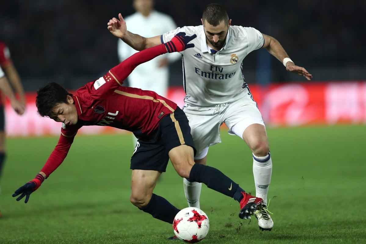Em jogo com muitas reviravoltas, Real Madrid teve dificuldades, mas confirmou ttulo mundial. Benzema colocou espanhis na frente. Shibasaki e  Shibasaki viraram para o Kashima. Mas Cristiano Ronaldo fez trs gols, dois na prorrogao, e levou mais uma conquista para Madri