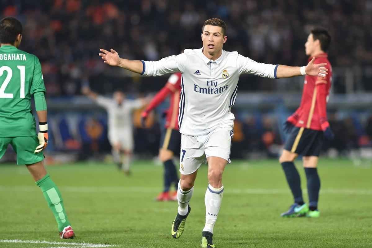 Em jogo com muitas reviravoltas, Real Madrid teve dificuldades, mas confirmou ttulo mundial. Benzema colocou espanhis na frente. Shibasaki e  Shibasaki viraram para o Kashima. Mas Cristiano Ronaldo fez trs gols, dois na prorrogao, e levou mais uma conquista para Madri
