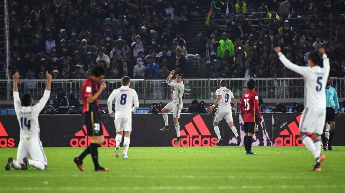 Em jogo com muitas reviravoltas, Real Madrid teve dificuldades, mas confirmou ttulo mundial. Benzema colocou espanhis na frente. Shibasaki e  Shibasaki viraram para o Kashima. Mas Cristiano Ronaldo fez trs gols, dois na prorrogao, e levou mais uma conquista para Madri