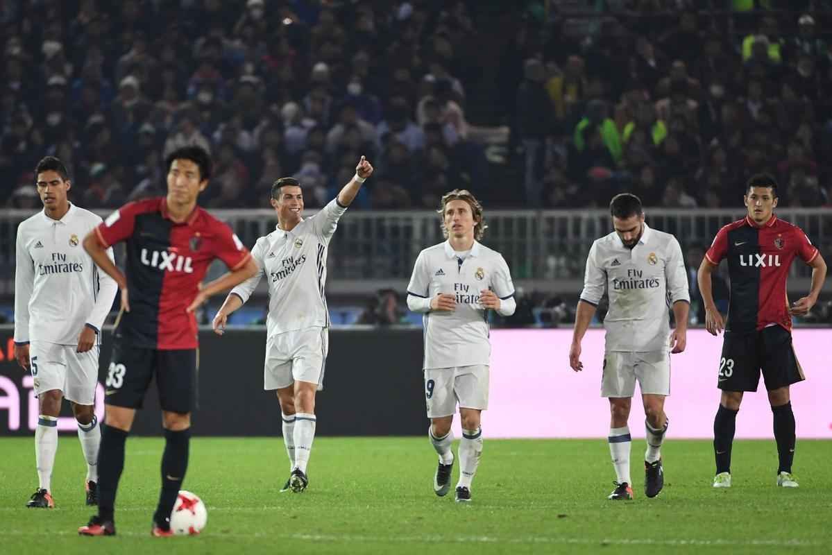Em jogo com muitas reviravoltas, Real Madrid teve dificuldades, mas confirmou ttulo mundial. Benzema colocou espanhis na frente. Shibasaki e  Shibasaki viraram para o Kashima. Mas Cristiano Ronaldo fez trs gols, dois na prorrogao, e levou mais uma conquista para Madri