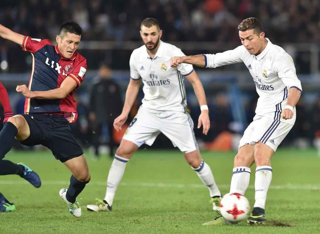 Em jogo com muitas reviravoltas, Real Madrid teve dificuldades, mas confirmou ttulo mundial. Benzema colocou espanhis na frente. Shibasaki e  Shibasaki viraram para o Kashima. Mas Cristiano Ronaldo fez trs gols, dois na prorrogao, e levou mais uma conquista para Madri