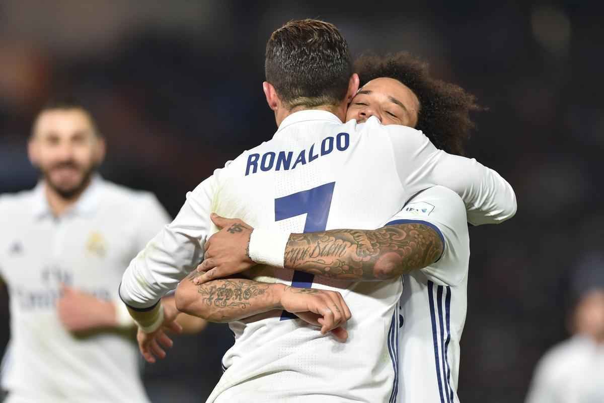 Em jogo com muitas reviravoltas, Real Madrid teve dificuldades, mas confirmou ttulo mundial. Benzema colocou espanhis na frente. Shibasaki e  Shibasaki viraram para o Kashima. Mas Cristiano Ronaldo fez trs gols, dois na prorrogao, e levou mais uma conquista para Madri