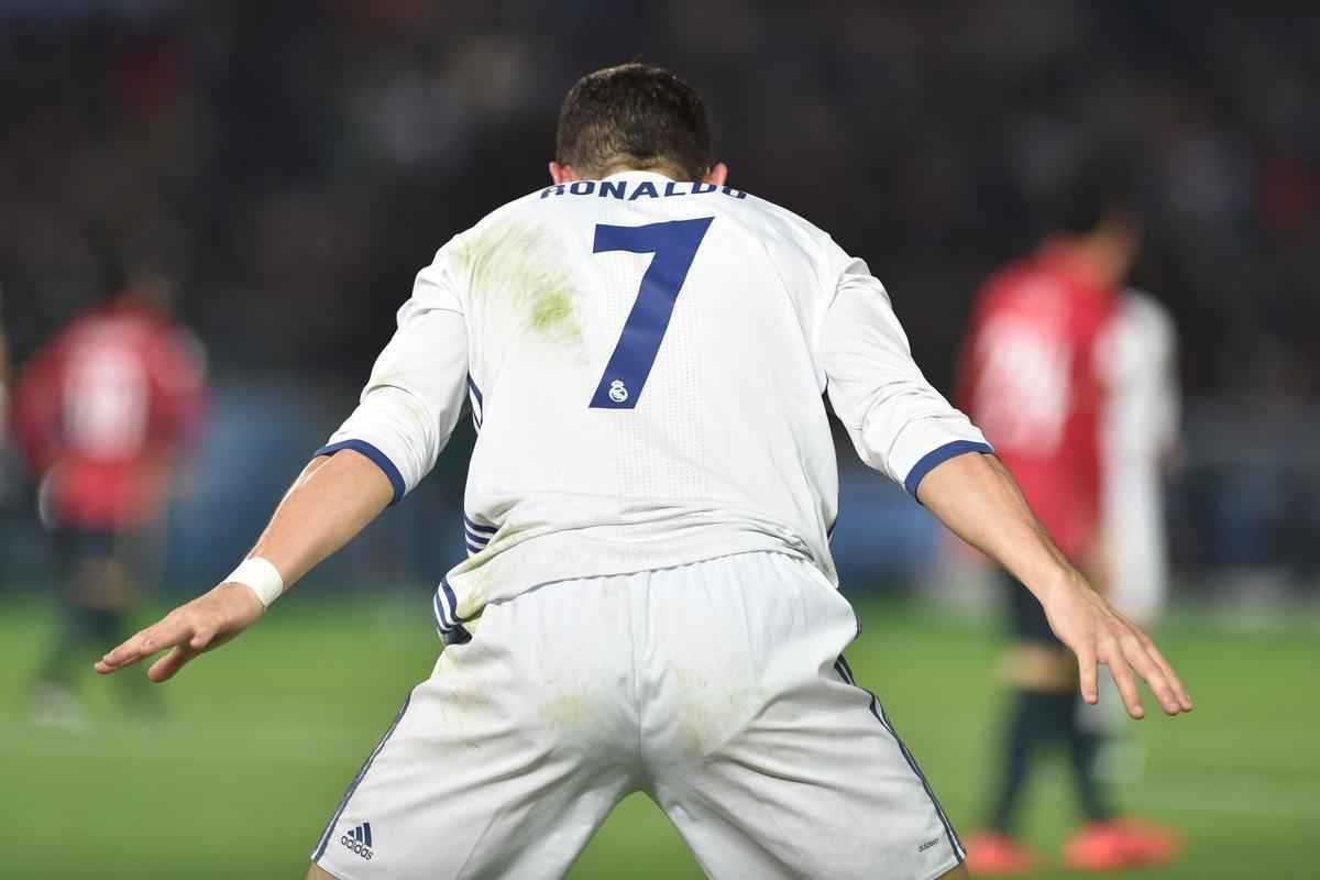 Em jogo com muitas reviravoltas, Real Madrid teve dificuldades, mas confirmou ttulo mundial. Benzema colocou espanhis na frente. Shibasaki e  Shibasaki viraram para o Kashima. Mas Cristiano Ronaldo fez trs gols, dois na prorrogao, e levou mais uma conquista para Madri