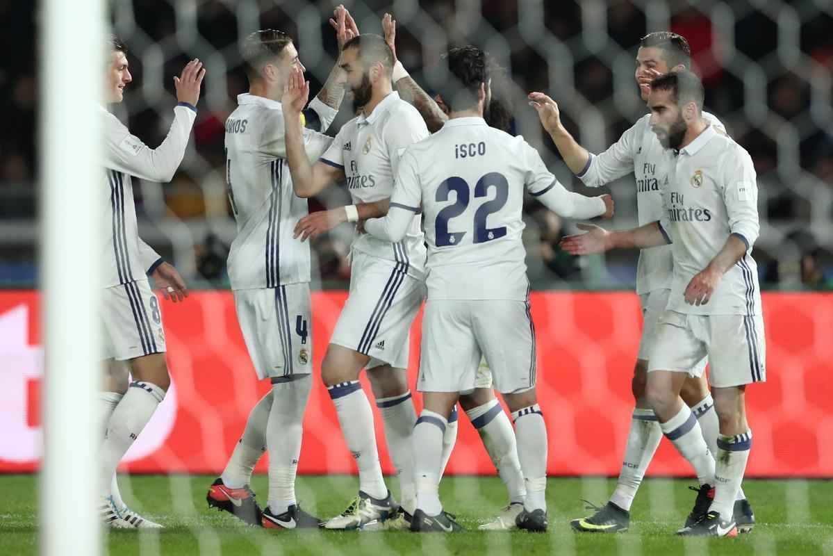 Em jogo com muitas reviravoltas, Real Madrid teve dificuldades, mas confirmou ttulo mundial. Benzema colocou espanhis na frente. Shibasaki e  Shibasaki viraram para o Kashima. Mas Cristiano Ronaldo fez trs gols, dois na prorrogao, e levou mais uma conquista para Madri