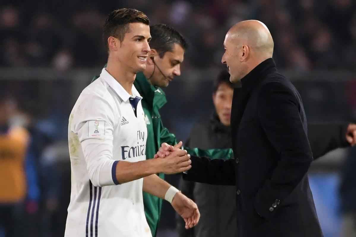 Em jogo com muitas reviravoltas, Real Madrid teve dificuldades, mas confirmou ttulo mundial. Benzema colocou espanhis na frente. Shibasaki e  Shibasaki viraram para o Kashima. Mas Cristiano Ronaldo fez trs gols, dois na prorrogao, e levou mais uma conquista para Madri