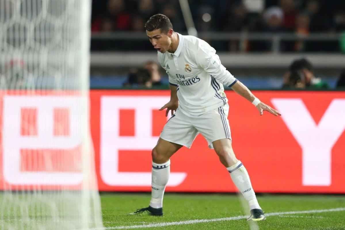 Em jogo com muitas reviravoltas, Real Madrid teve dificuldades, mas confirmou ttulo mundial. Benzema colocou espanhis na frente. Shibasaki e  Shibasaki viraram para o Kashima. Mas Cristiano Ronaldo fez trs gols, dois na prorrogao, e levou mais uma conquista para Madri