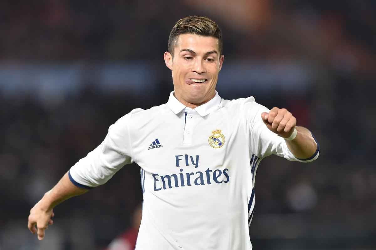 Em jogo com muitas reviravoltas, Real Madrid teve dificuldades, mas confirmou ttulo mundial. Benzema colocou espanhis na frente. Shibasaki e  Shibasaki viraram para o Kashima. Mas Cristiano Ronaldo fez trs gols, dois na prorrogao, e levou mais uma conquista para Madri
