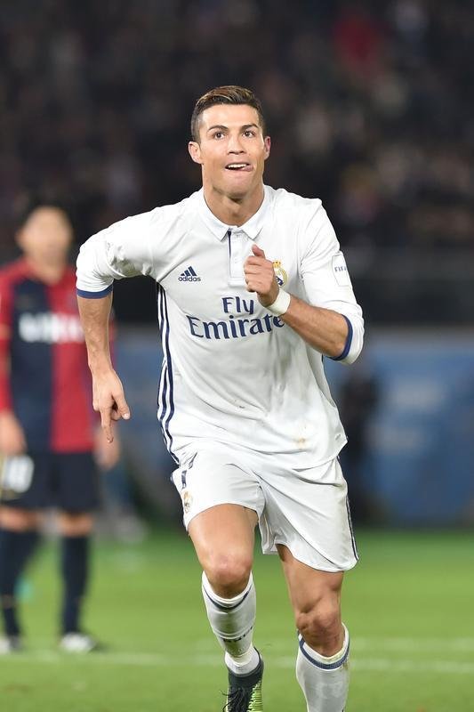 Em jogo com muitas reviravoltas, Real Madrid teve dificuldades, mas confirmou ttulo mundial. Benzema colocou espanhis na frente. Shibasaki e  Shibasaki viraram para o Kashima. Mas Cristiano Ronaldo fez trs gols, dois na prorrogao, e levou mais uma conquista para Madri