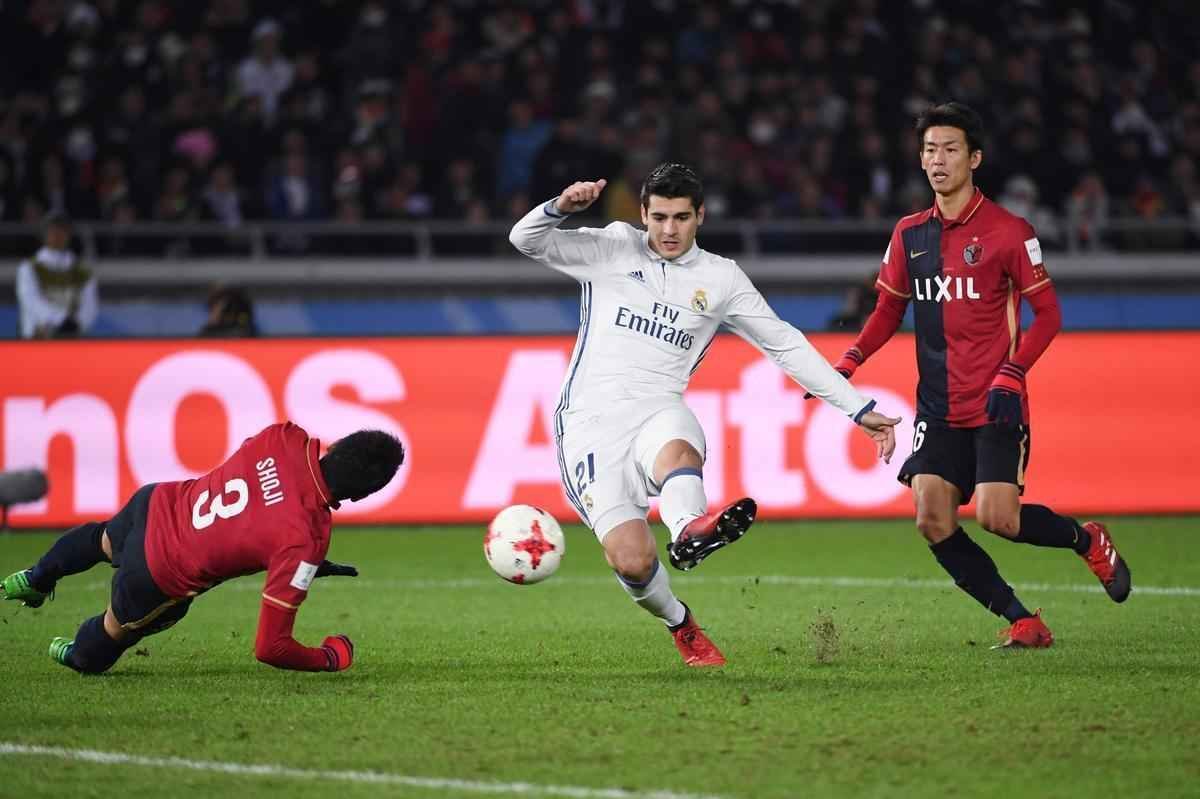 Em jogo com muitas reviravoltas, Real Madrid teve dificuldades, mas confirmou ttulo mundial. Benzema colocou espanhis na frente. Shibasaki e  Shibasaki viraram para o Kashima. Mas Cristiano Ronaldo fez trs gols, dois na prorrogao, e levou mais uma conquista para Madri