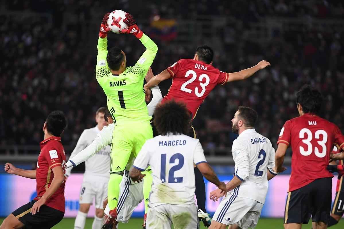 Em jogo com muitas reviravoltas, Real Madrid teve dificuldades, mas confirmou ttulo mundial. Benzema colocou espanhis na frente. Shibasaki e  Shibasaki viraram para o Kashima. Mas Cristiano Ronaldo fez trs gols, dois na prorrogao, e levou mais uma conquista para Madri