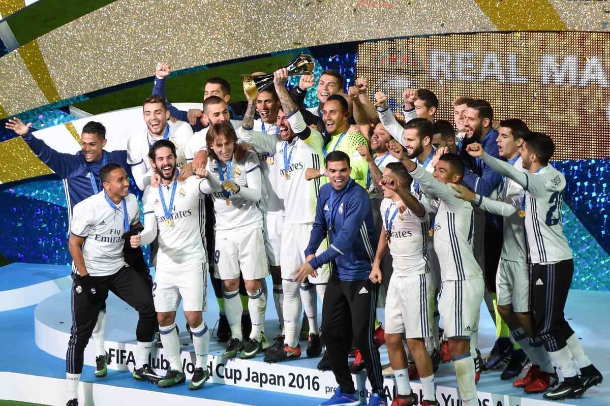 Comemorao do Real Madrid com mais um ttulo. Clube espanhol chegou ao quinto mundial ao derrotar o Kashima Antlers por 4 a 2, neste domingo, no Japo. Os anteriores foram em 1960 (sobre o Pearol-URU); 1998 (sobre o Vasco); 2002 (sobre o Olimpia-PAR) e 2014 (sobre o San Lorenzo-ARG)