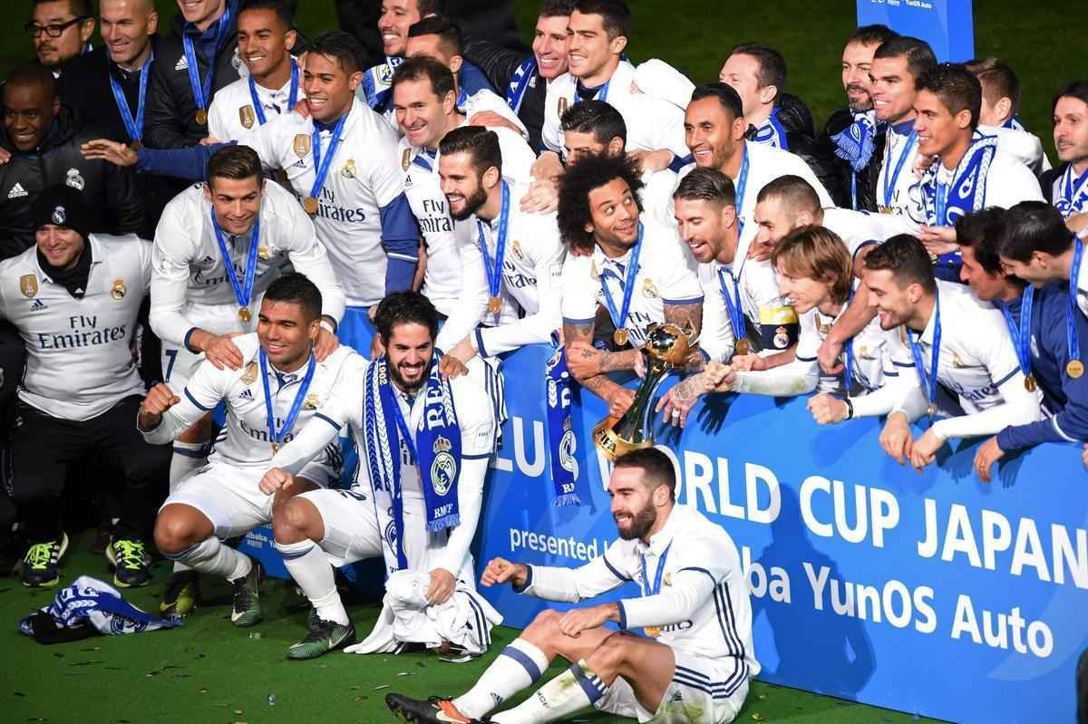 Comemorao do Real Madrid com mais um ttulo. Clube espanhol chegou ao quinto mundial ao derrotar o Kashima Antlers por 4 a 2, neste domingo, no Japo. Os anteriores foram em 1960 (sobre o Pearol-URU); 1998 (sobre o Vasco); 2002 (sobre o Olimpia-PAR) e 2014 (sobre o San Lorenzo-ARG)