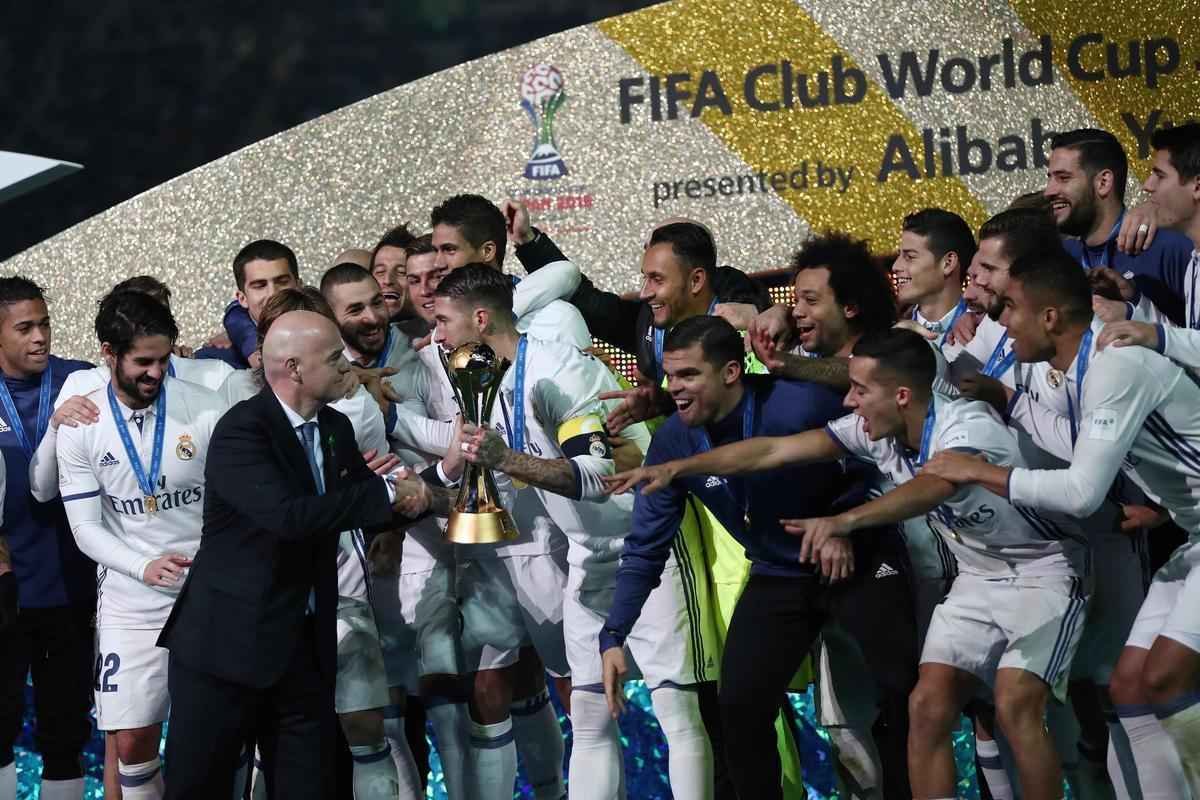 Comemorao do Real Madrid com mais um ttulo. Clube espanhol chegou ao quinto mundial ao derrotar o Kashima Antlers por 4 a 2, neste domingo, no Japo. Os anteriores foram em 1960 (sobre o Pearol-URU); 1998 (sobre o Vasco); 2002 (sobre o Olimpia-PAR) e 2014 (sobre o San Lorenzo-ARG)