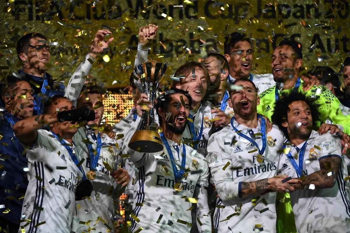Comemorao do Real Madrid com mais um ttulo. Clube espanhol chegou ao quinto mundial ao derrotar o Kashima Antlers por 4 a 2, neste domingo, no Japo. Os anteriores foram em 1960 (sobre o Pearol-URU); 1998 (sobre o Vasco); 2002 (sobre o Olimpia-PAR) e 2014 (sobre o San Lorenzo-ARG)
