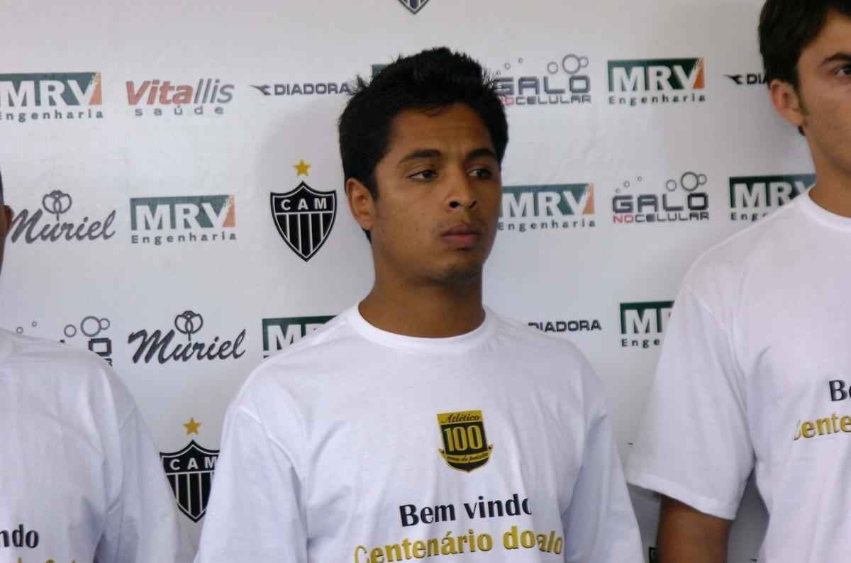 Thiago Silva - Depois de passagem pelo Amrica em 2007, foi contratado pelo Atltico para a temporada 2008. O meia fez apenas um amistoso, contra o Uberlndia, e deixou o Galo em maro, rumo ao Bragantino. Pouco tempo depois, voltou para o Coelho.