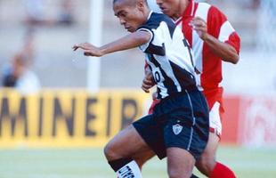 Irnio - Revelado pelo Amrica em 1996, o meia ficou no Alviverde at 2000, quando se transferiu para o Atltico. Pelo Galo, o jogador fez 29 partidas e marcou um gol.
