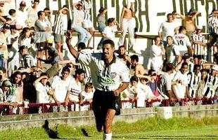 Toninho Cerezo - Revelado pelo Atltico em 1973, Cerezo  um dos grandes cones da histria do Galo. No fim de sua carreira, ele vestiu a camisa do Amrica em 1995/96. Ainda em 96, deixou o Coelho para voltar ao Alvinegro, onde encerrou sua trajetria como jogador em 1997.