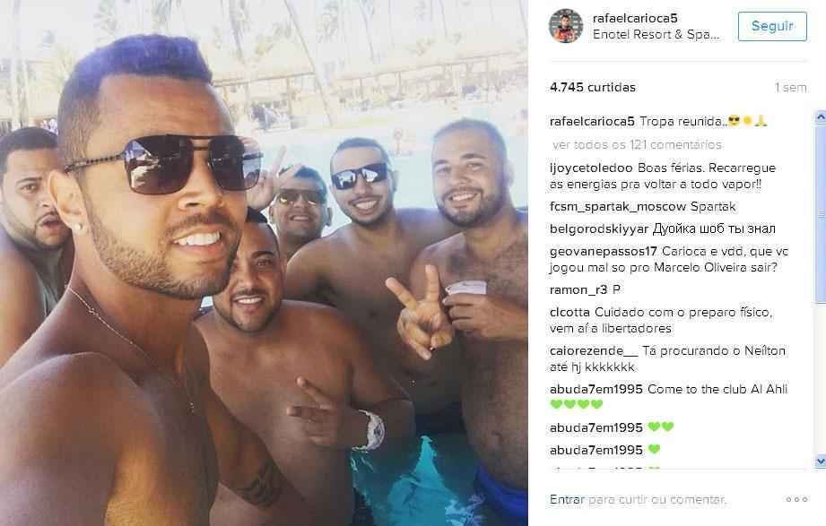 Carioca e amigos em um resort