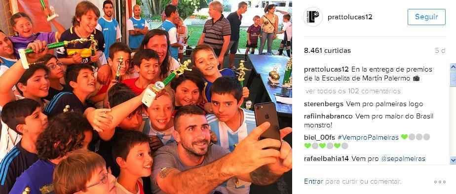 Pratto com a crianada na Argentina