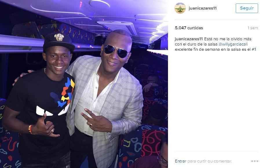 Cazares com um dos seus dolos musicais no Equador