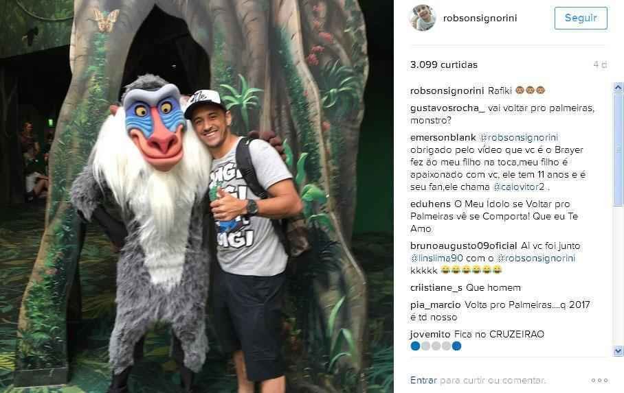 Robinho curte as frias para voltar bem em 2017