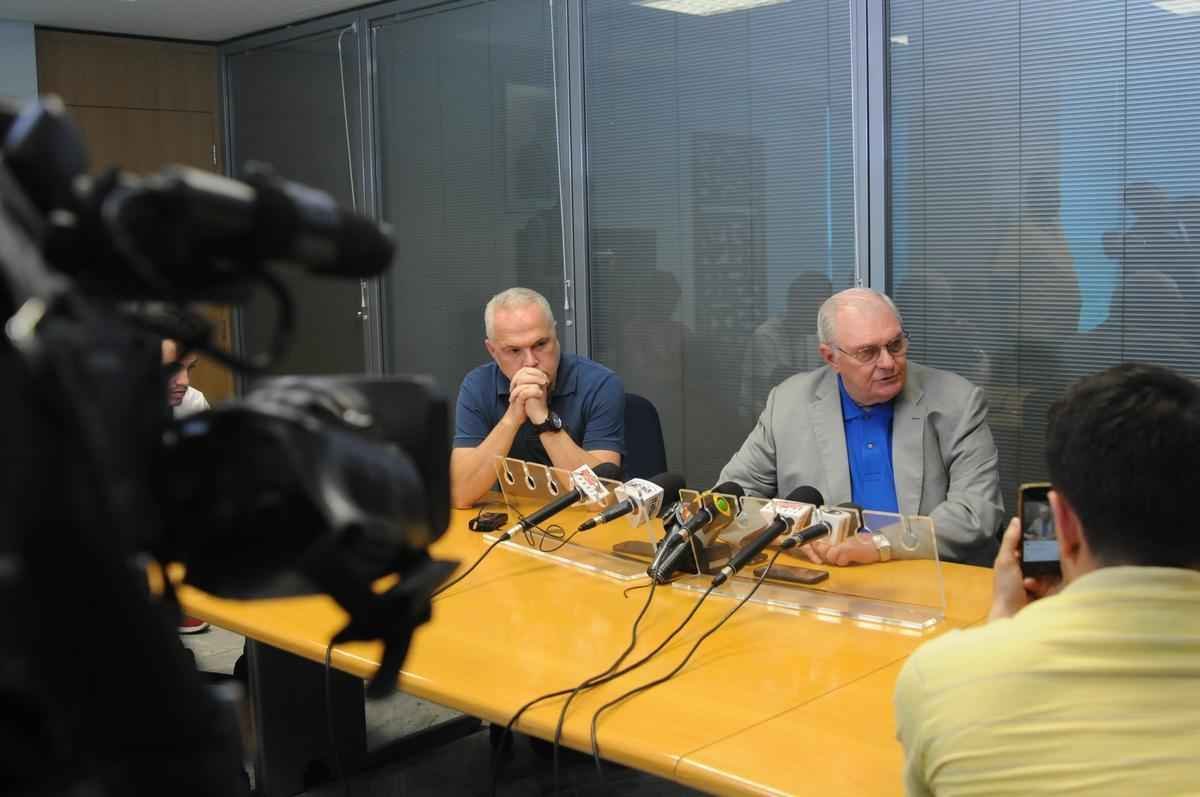 Gilvan de Pinho Tavares concede entrevista coletiva na sede do Cruzeiro