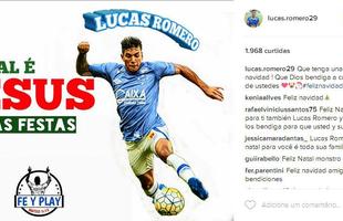 O volante do Cruzeiro Lucas Romero pede bno a Jesus nesta data
