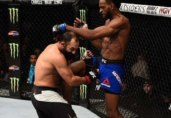 Neil Magny venceu Johny Hendricks por decisão unânime (triplo 29-28)
