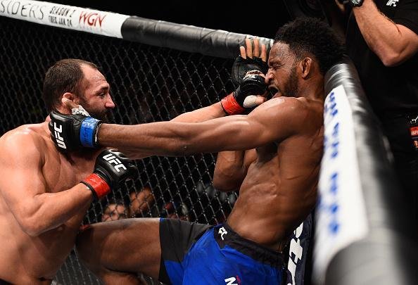 Neil Magny venceu Johny Hendricks por deciso unnime (triplo 29-28)