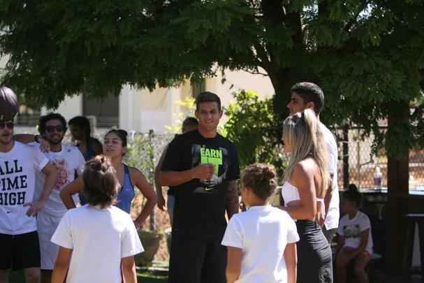 Rafael Moura com familiares e amigos em Esmeraldas