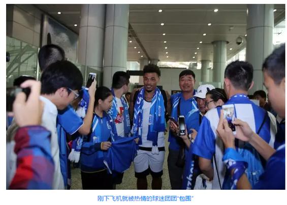 Jnior Urso foi recebido com festa na China e apresentado pelo Guangzhou R&F