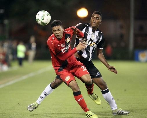 Com garotos e alguns reforos do profissional, Galo perde para o Bayer Leverkusen nos EUA