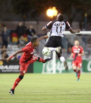 Com garotos e alguns reforos do profissional, Galo perde para o Bayer Leverkusen nos EUA