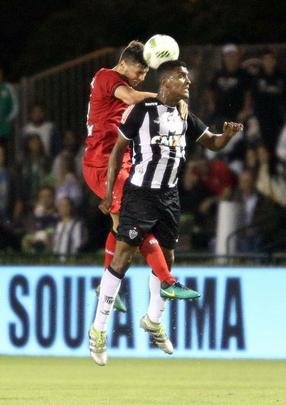 Com garotos e alguns reforos do profissional, Galo perde para o Bayer Leverkusen nos EUA