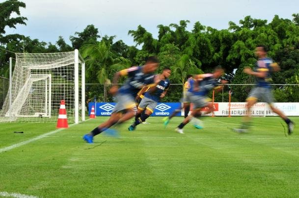 Nesta sexta-feira, o treinamento na Toca da Raposa ll foi bastante intenso 