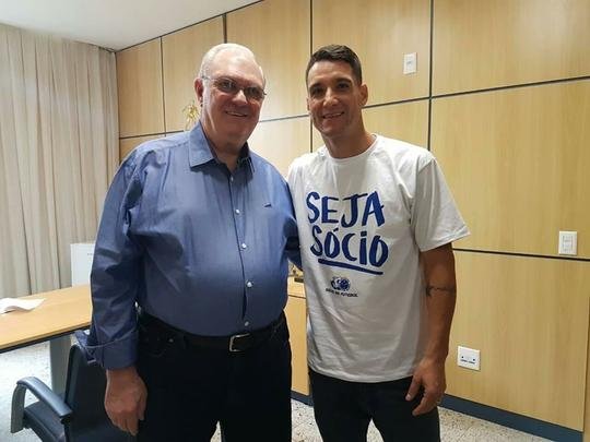 Depois da recepção calorosa em Confins, Thiago Neves conheceu a Toca II e realizou testes físicos