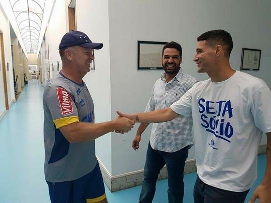 Depois da recepção calorosa em Confins, Thiago Neves conheceu a Toca II e realizou testes físicos